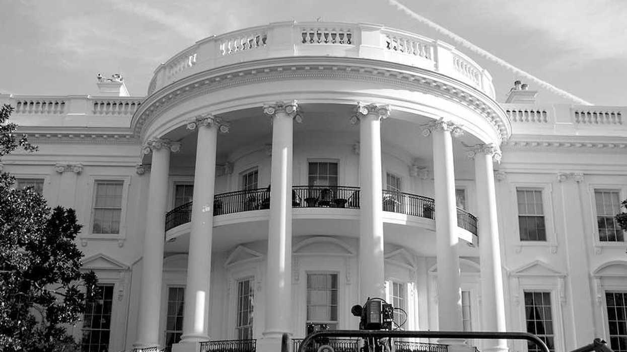 A black and white photo of the front of the White House in Washington, DC