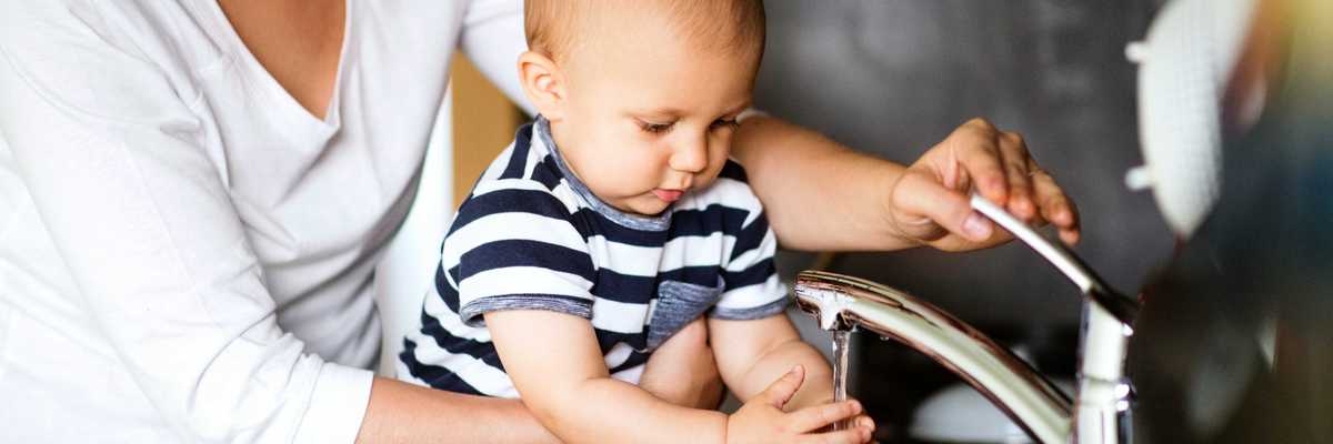 A child washes his hands in the sink
