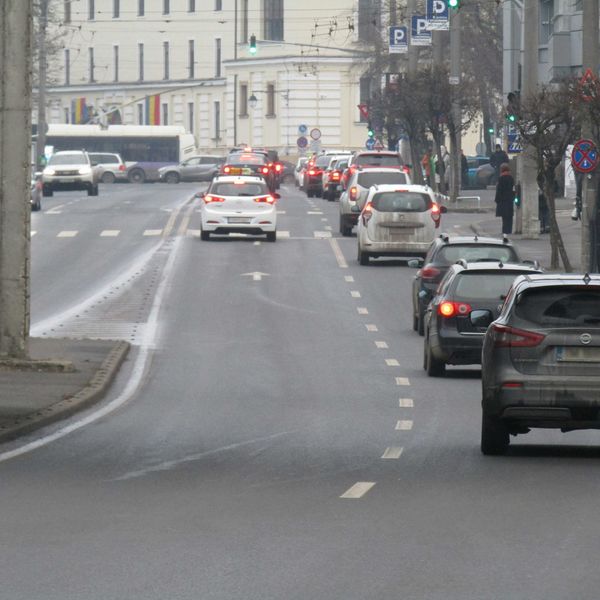 A city street filled with lots of traffic.