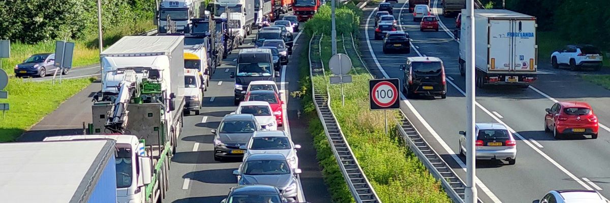 A highway filled with traffic