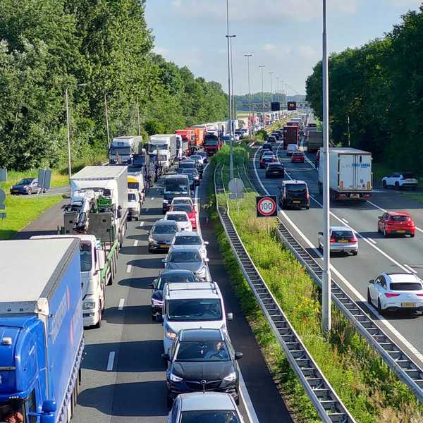 A highway filled with traffic