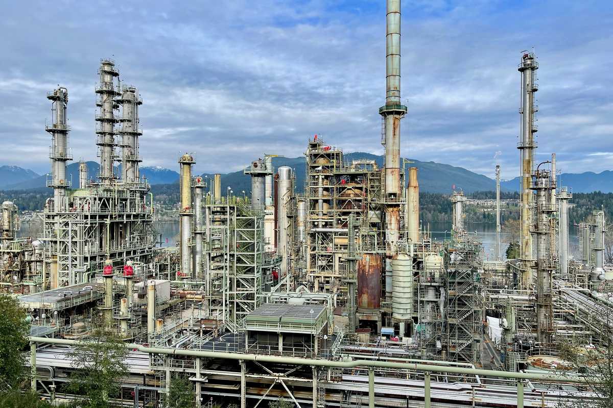 California shuts down oil refineries without clear plan for fuel or climate transition - EHN
