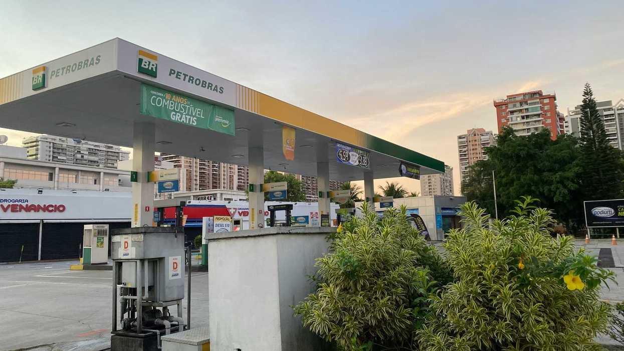 a Petrobras gas station with trees and buildings in the background.