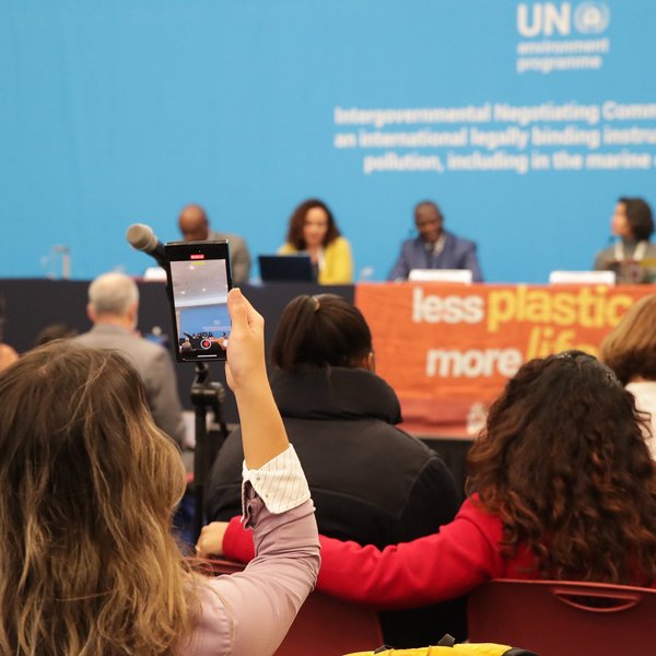 a press briefing at the INC-5 global plastic treaty in South Korea