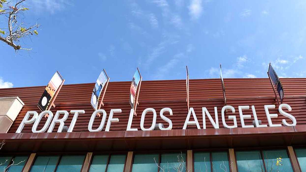 A sign that says Port of Los Angeles