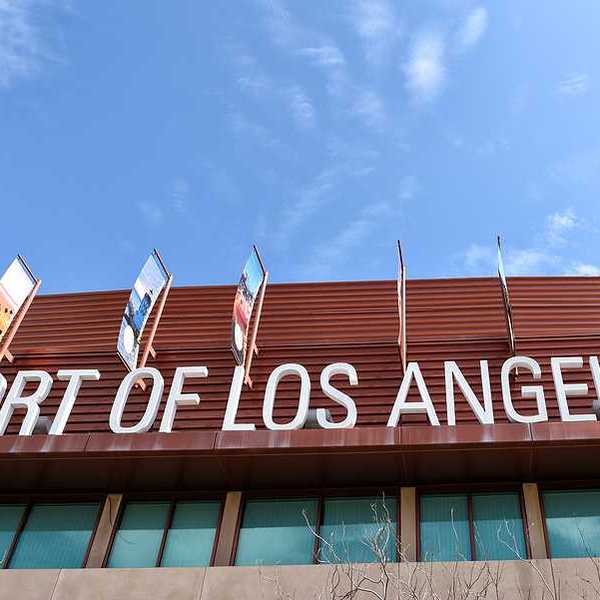 A sign that says Port of Los Angeles