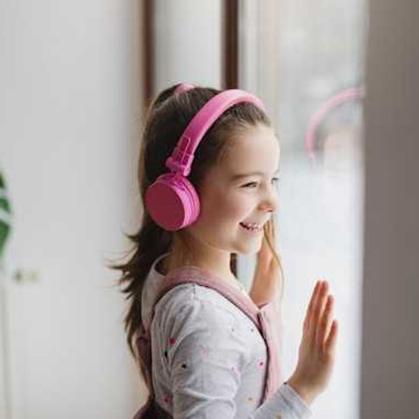 Hazardous substances found in all headphones tested by ToxFREE project