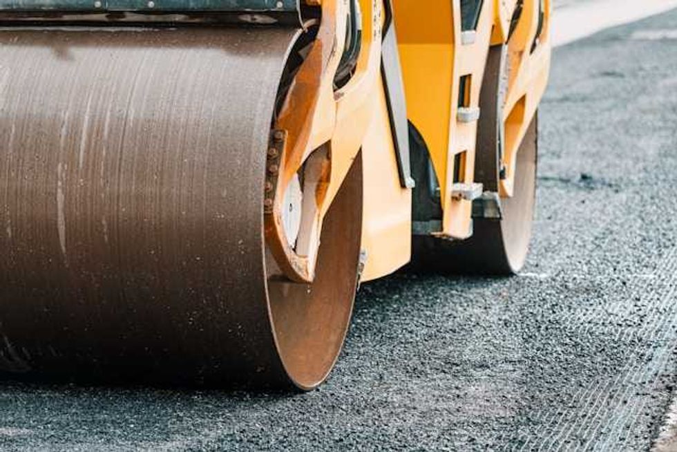 U.S. appeals court approves test of radioactive waste as road paving material