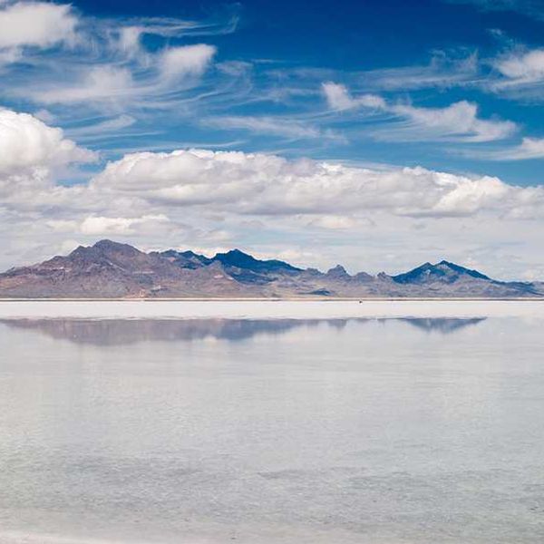 A view of the Great Salt Lake with mountains in the background