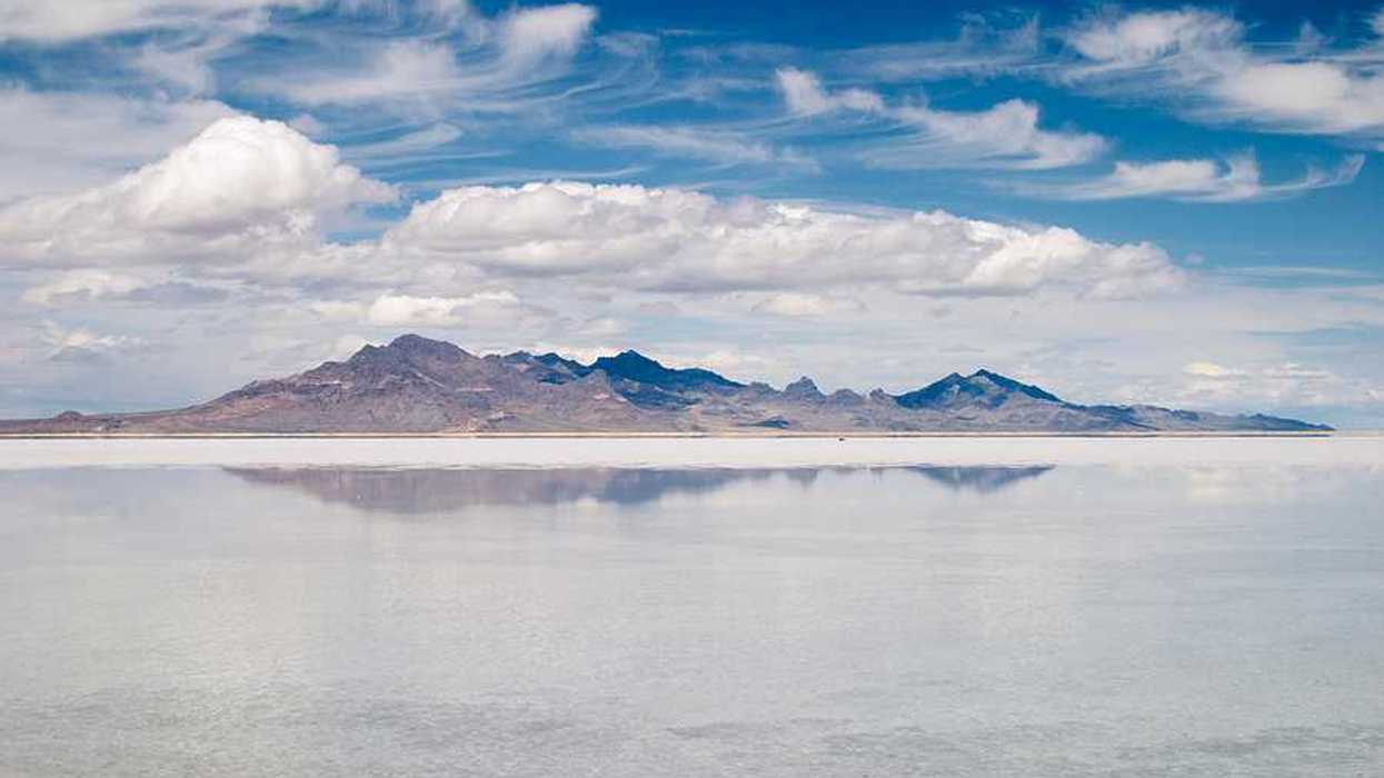 A view of the Great Salt Lake with mountains in the background