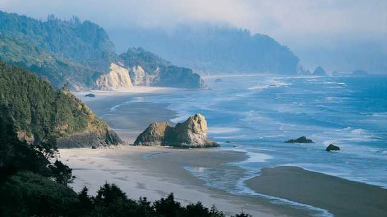 A view of the north coast of the United States with the Pacific Ocean to the right