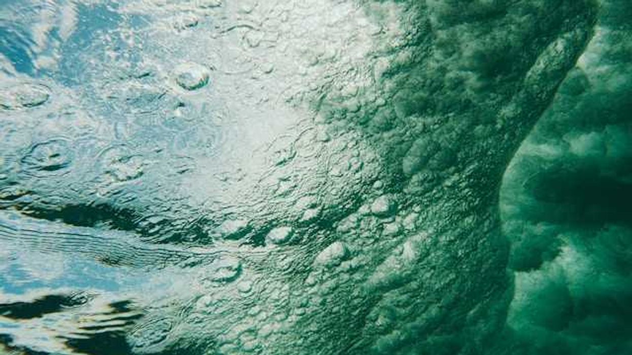 A view of water with bubbles