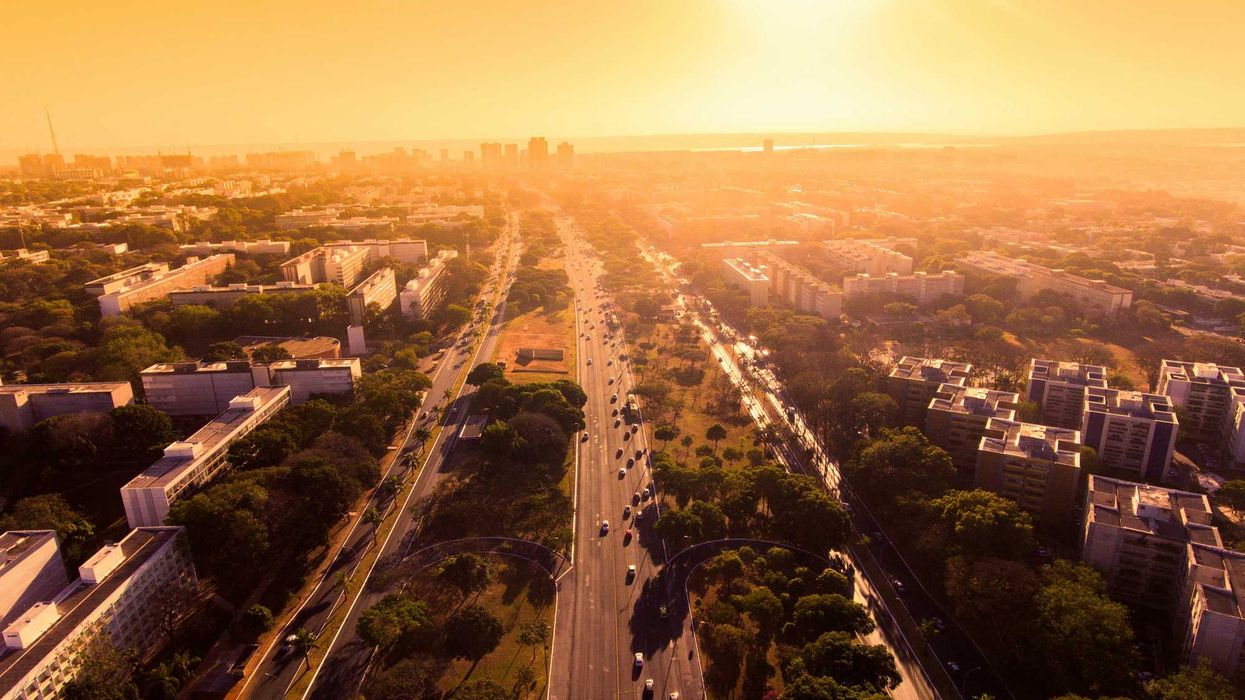 En Brasilia, ciudadanos desarrollan sus propias soluciones contra el calor