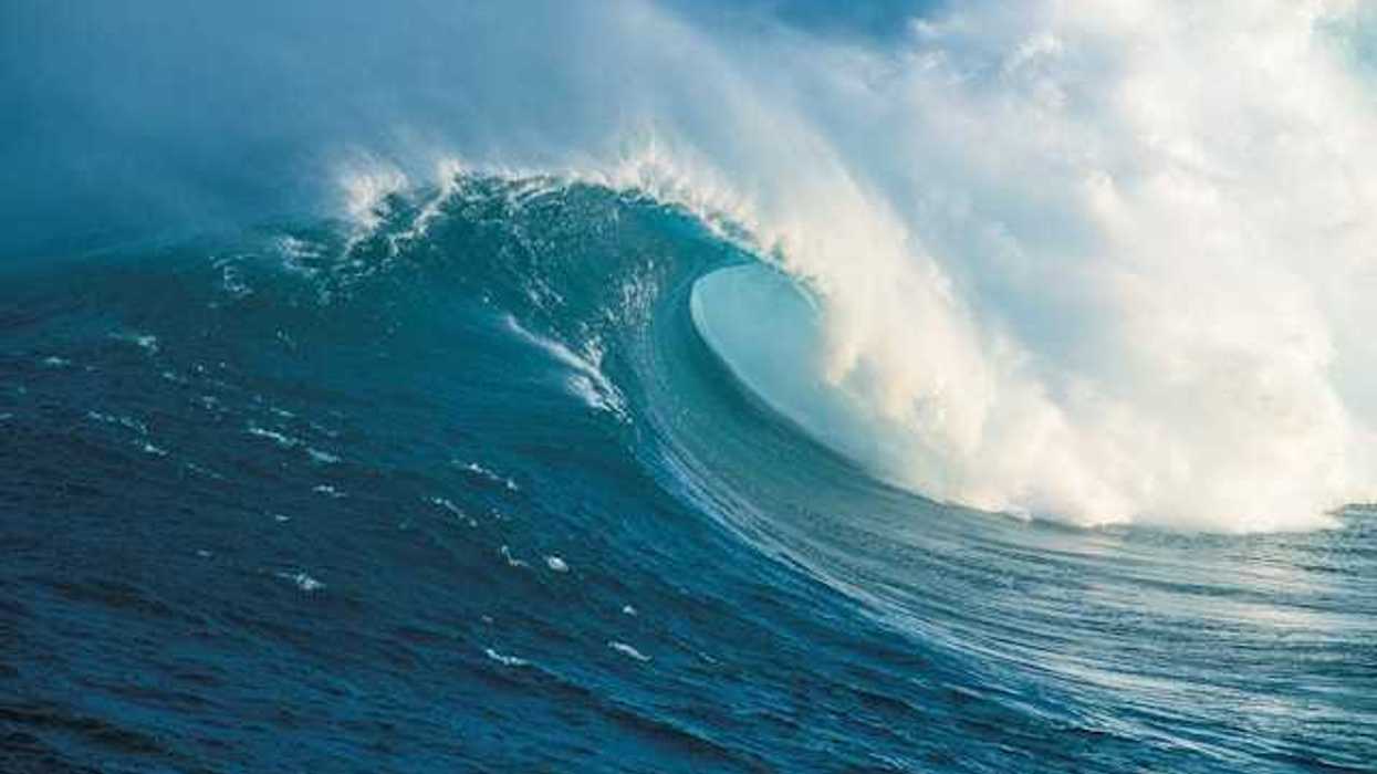 An ocean wave breaking toward the shore