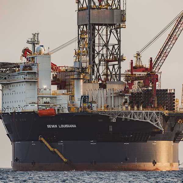 An offshore oil rig in the ocean