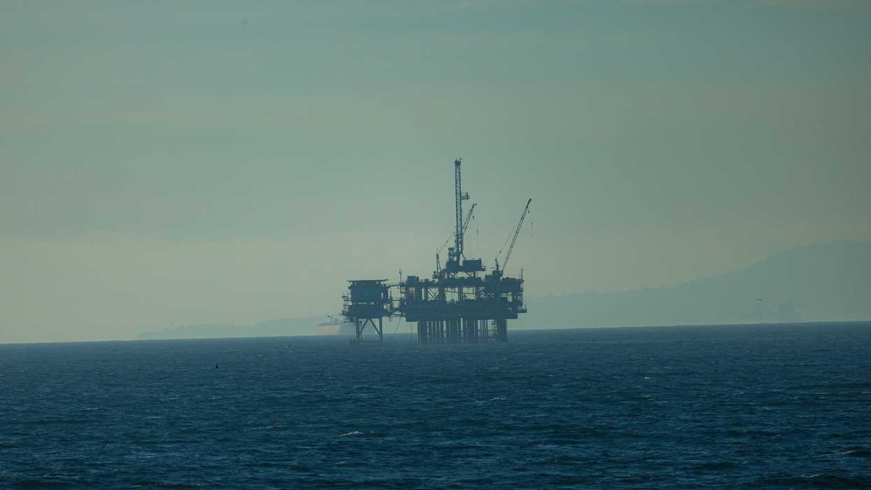an oil rig in the middle of the ocean.