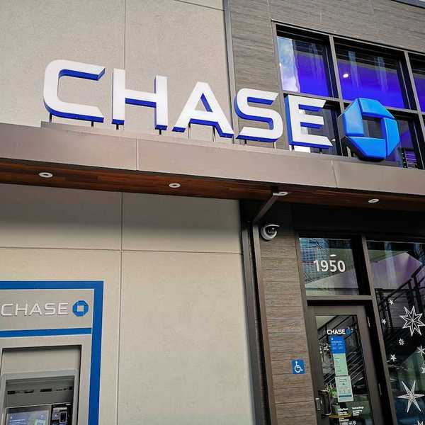 Chase Bank business front.