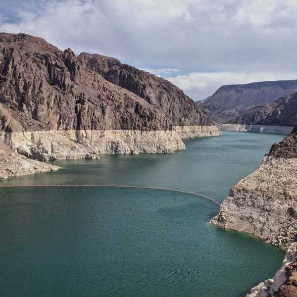 Colorado River behind Glen Canyon Dam showing the bathtub ring