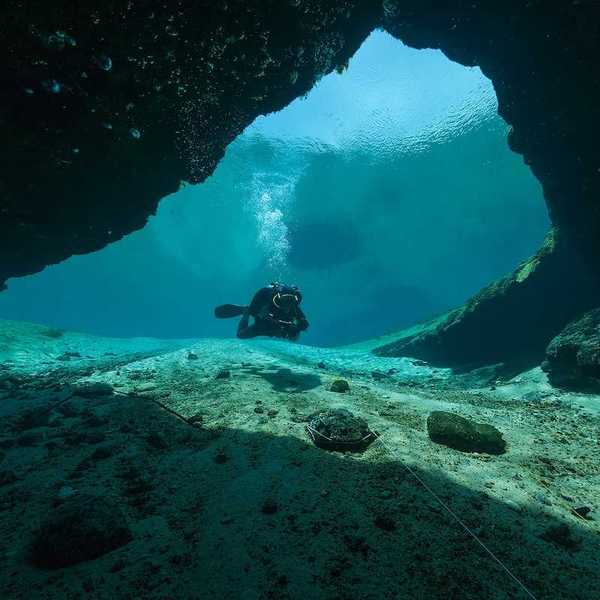 Divers doing underwater cave diving in Florida Jackson Blue cave