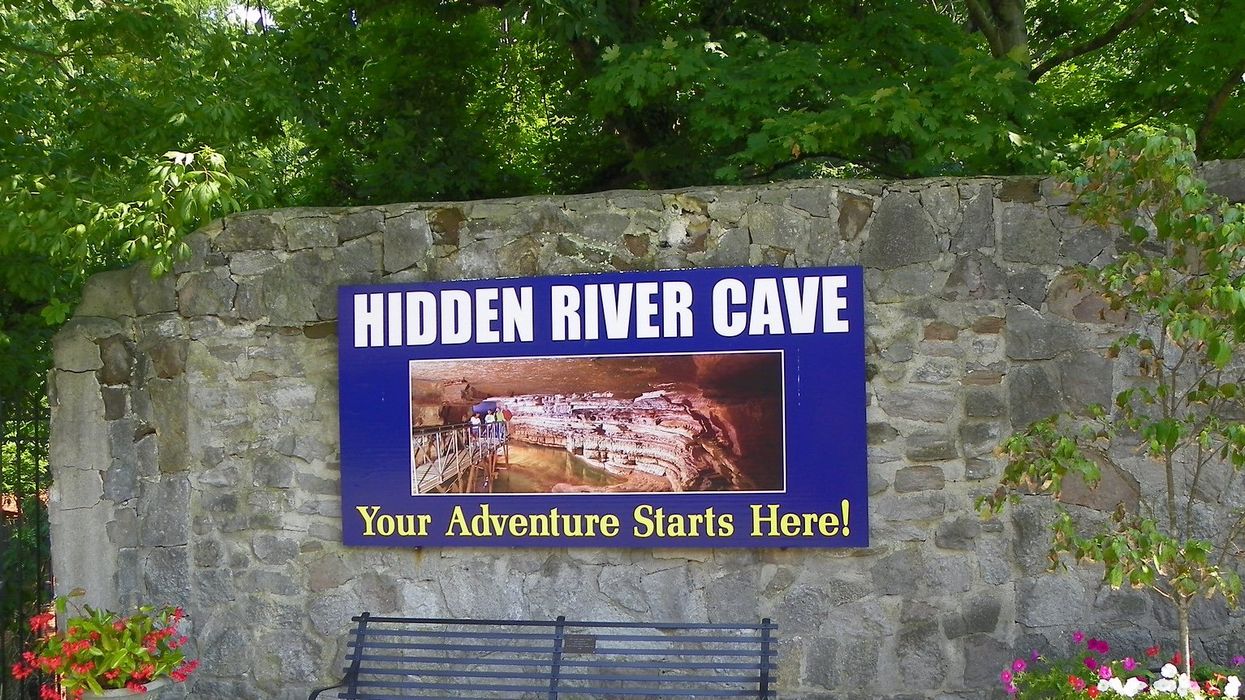 Entrance sign to "Hidden River Cave," Horse Cave, KY.