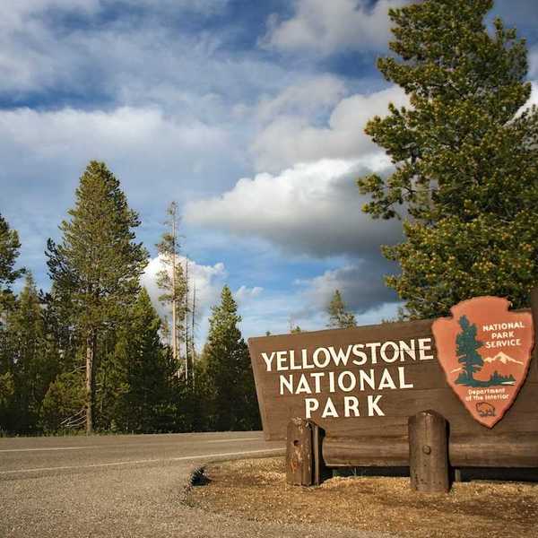 Entrance sign to Yellowstone National Park