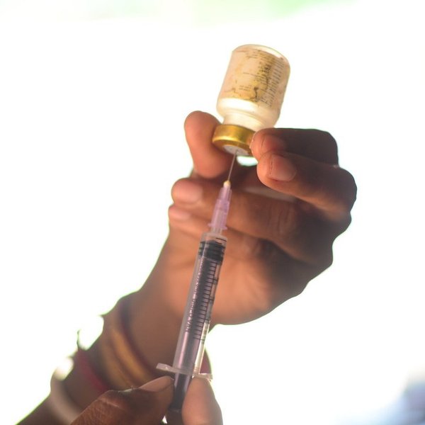 Filling a syringe