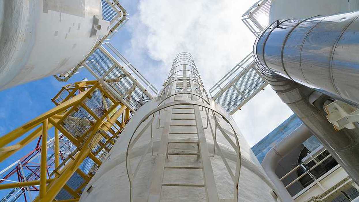 Gas dehydration process to remove moisture from gas before enter to carbon dioxide unit, pressurize vessel and piping of petrochemical industry.