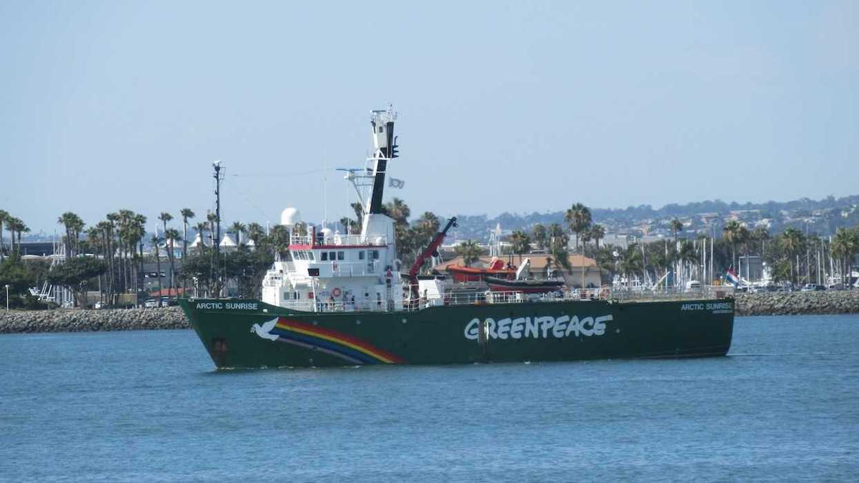 Greenpeace vessel, The "Arctic Sunrise" under sail