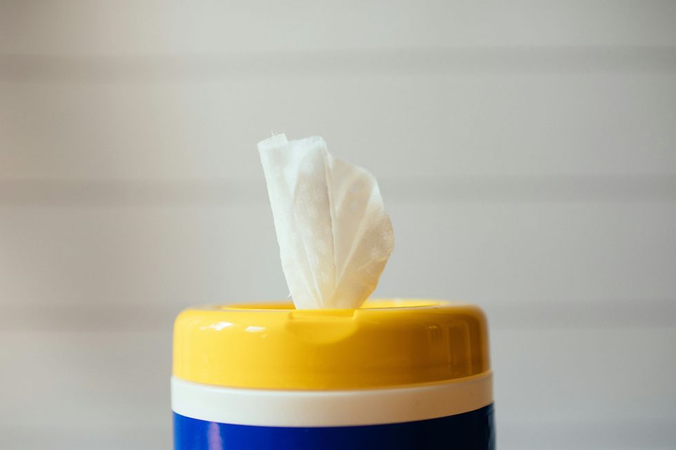 hand wipes bleach