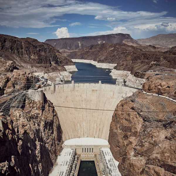 Hover Dam with Lake Mead and the Colorado River behind showing the "bathtub ring."