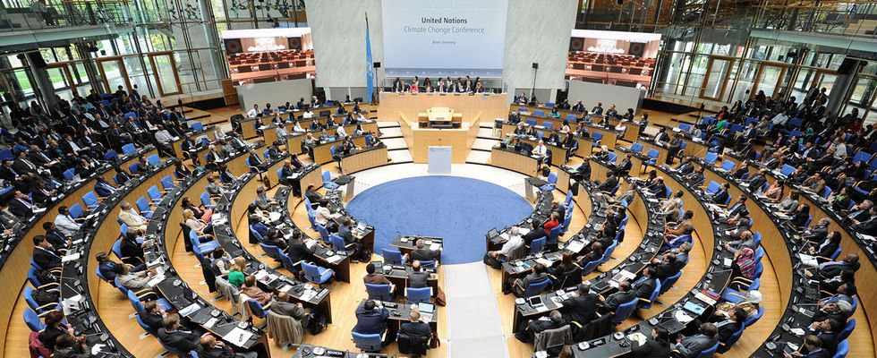 Closing the climate talks, two 'rays of light'