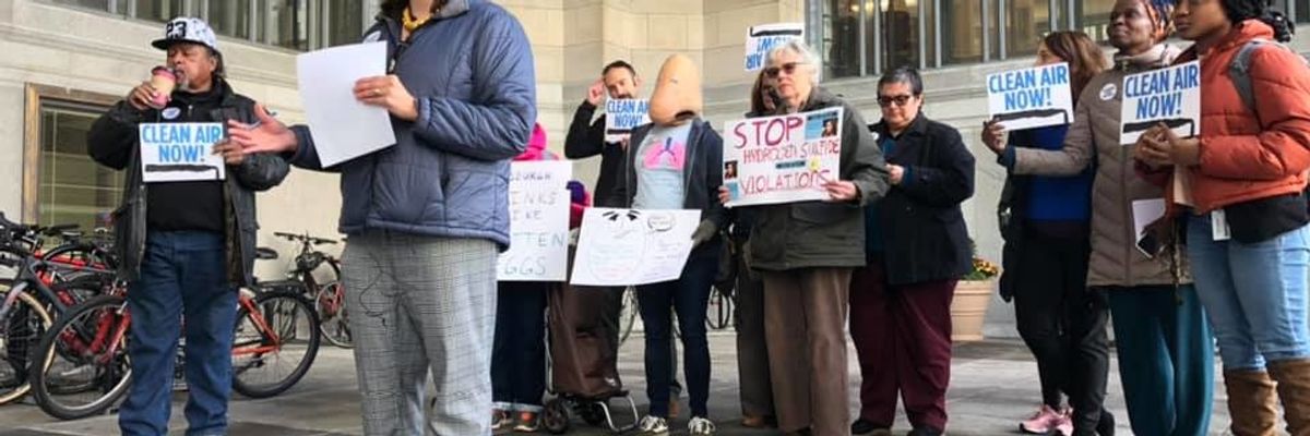 Pittsburgh residents petition officials—again—to take action on rotten-smelling air