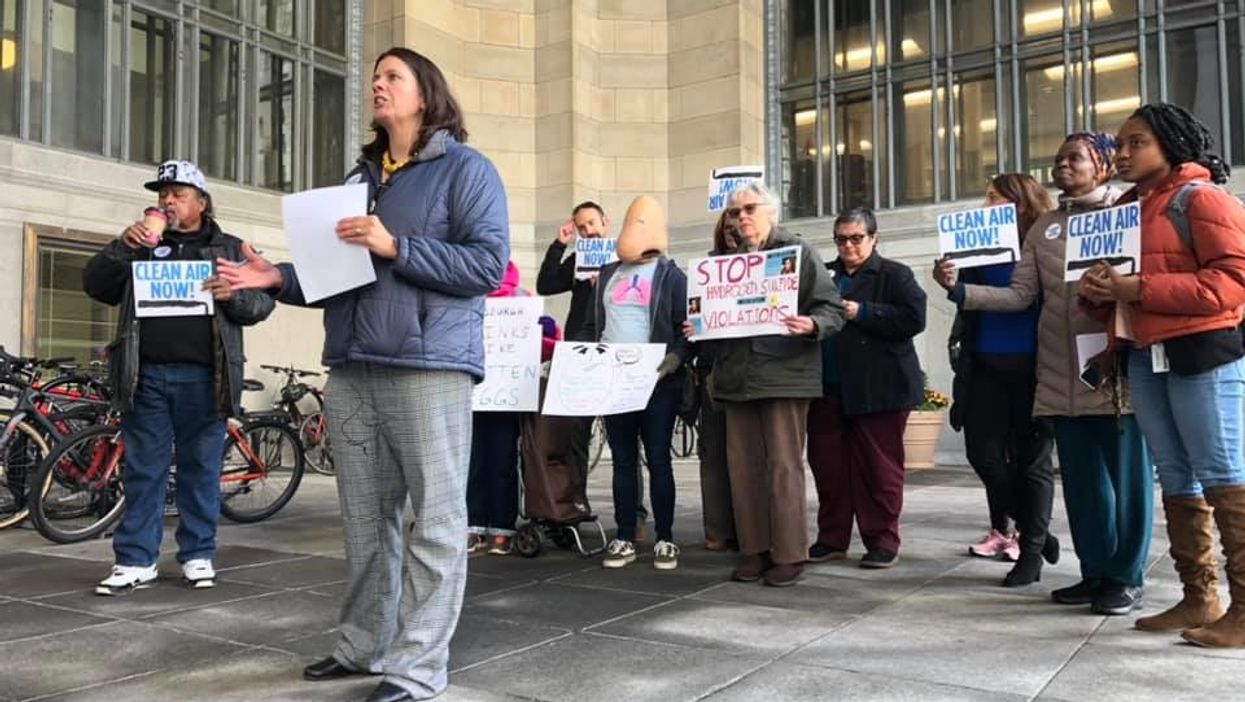Pittsburgh residents petition officials—again—to take action on rotten-smelling air