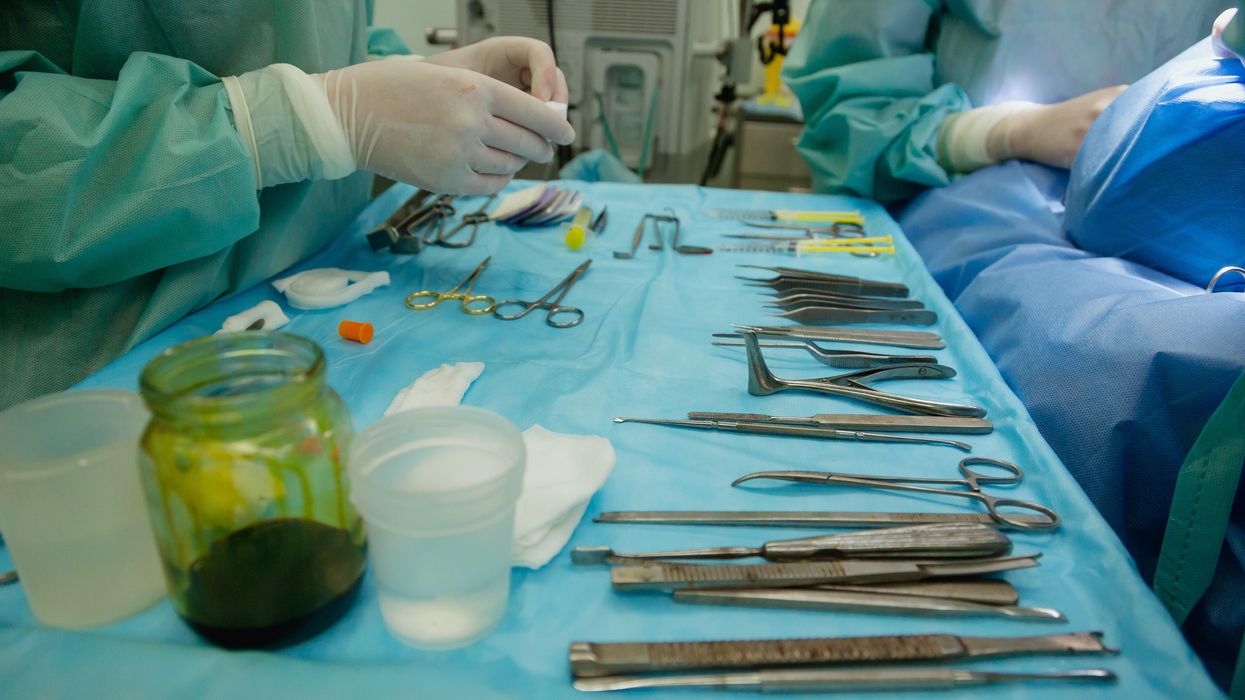 Removing unnecessary tools and reducing the flow of plastic in the operating theaters