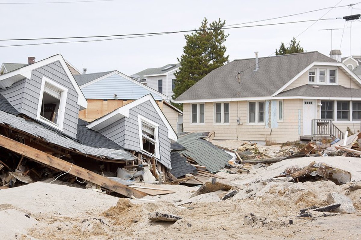 Disaster restoration workers face health risks from exposure to toxins