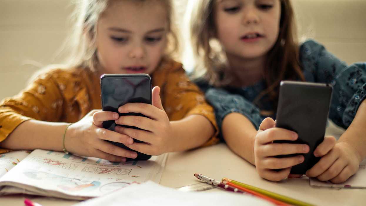 kids using cell phones