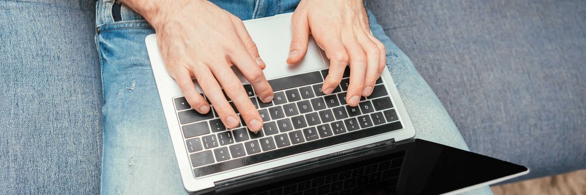 Man with a laptop in his lap