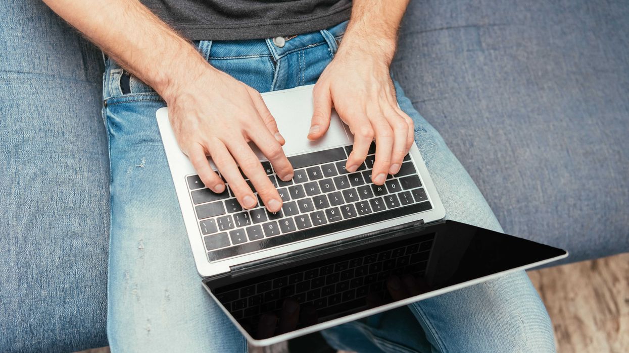 Man with a laptop in his lap