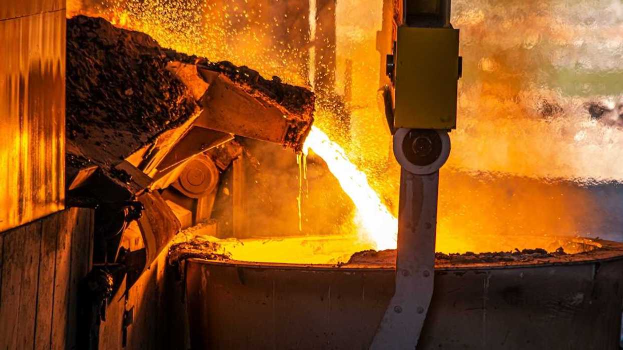 molten steel discharging into container