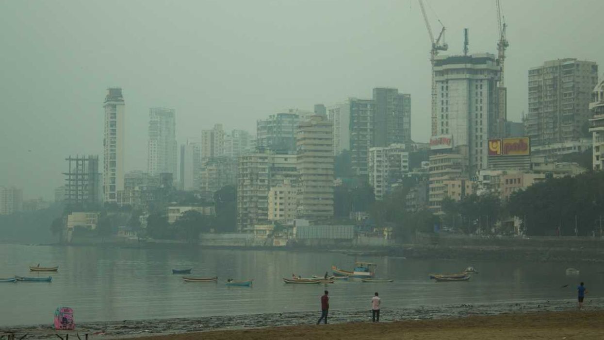 Mumbai, India, cloaked in dirty air pollution