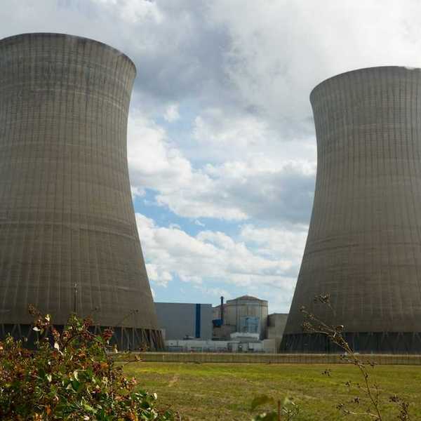 Nuclear power cooling towers