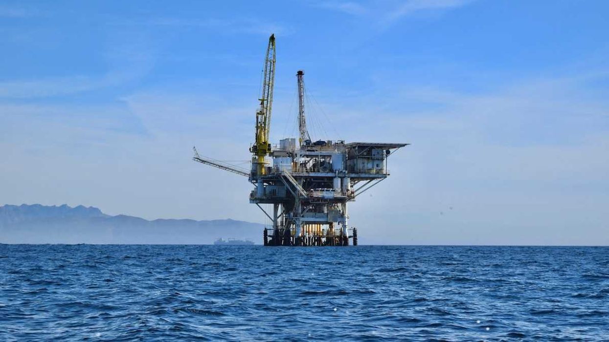 Offshore oil drilling platform
