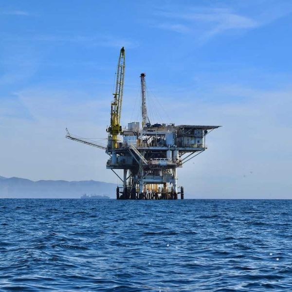 Offshore oil drilling platform