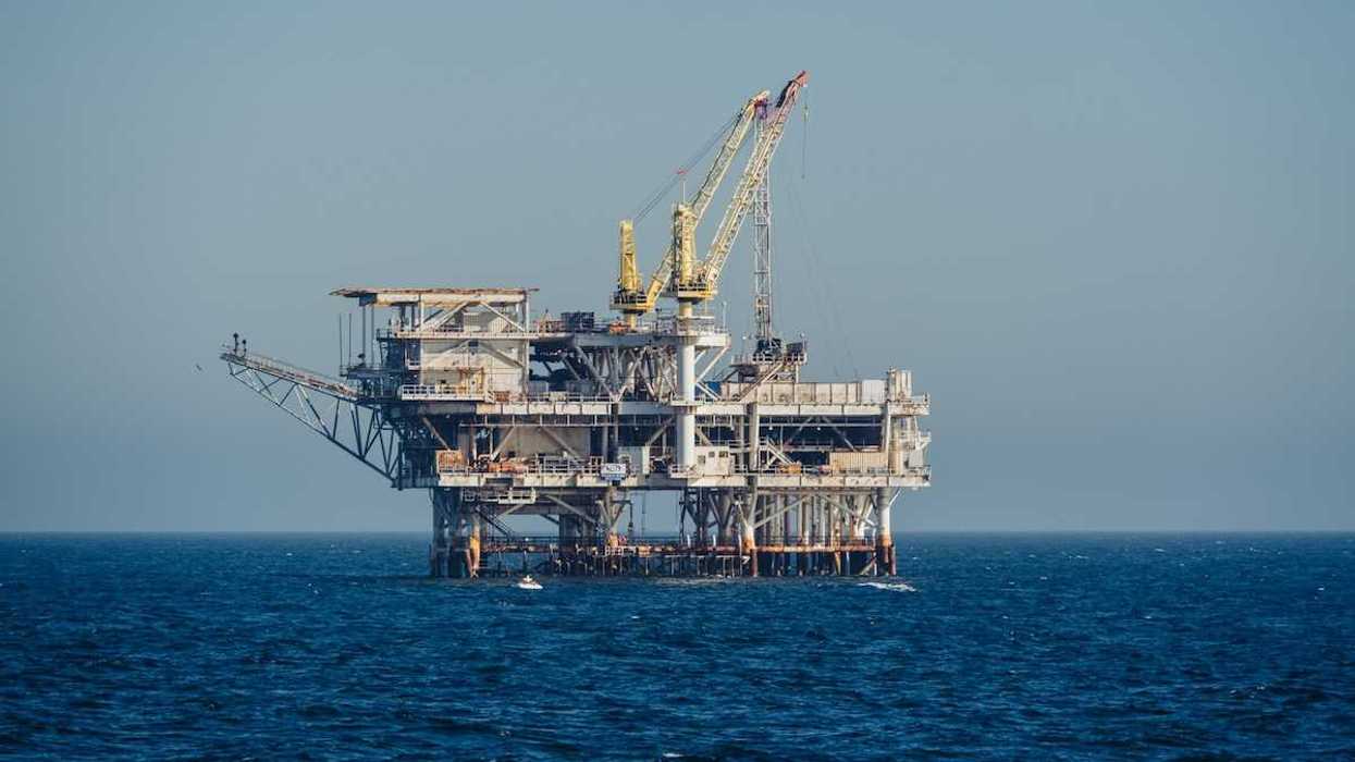 Offshore oil drilling platform