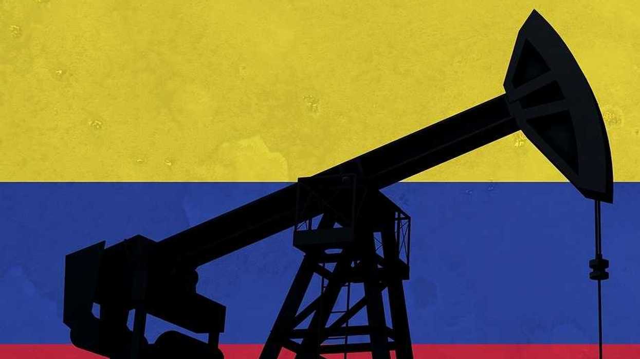 Oil pump silhouette against Colombia flag.