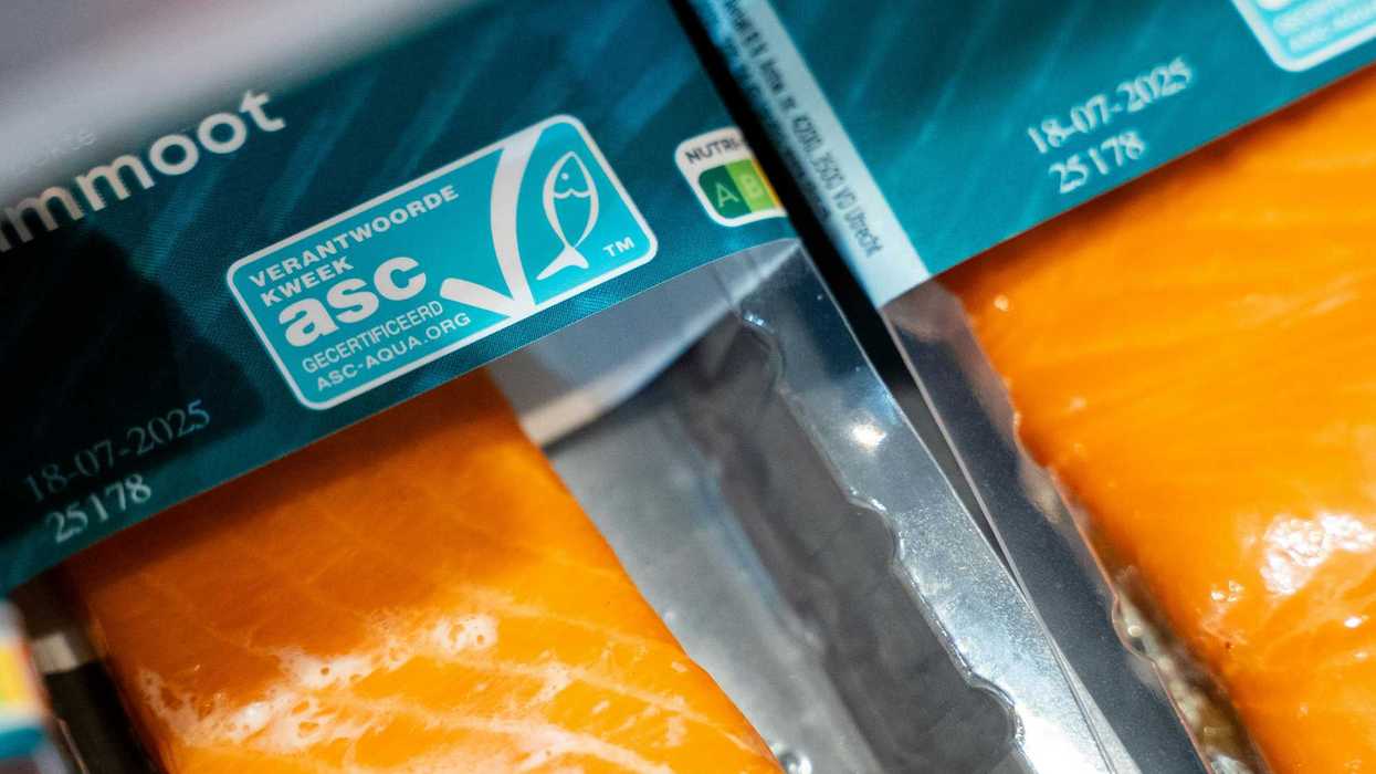 Packaged salmon fillets displaying asc certification and expiration dates.
