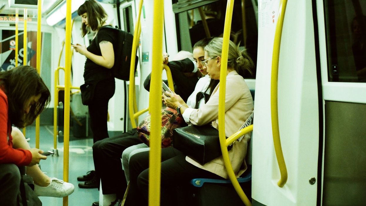 photo of España planea un billete único para el transporte público que valga en todas las ciudades en 2026 image