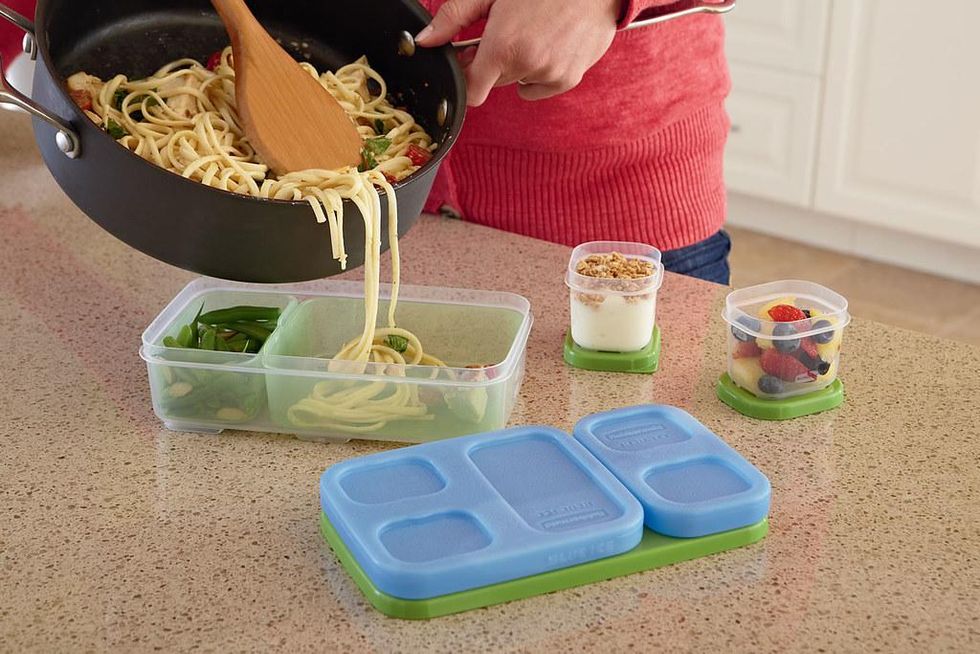 plastic lunch containers food pasta