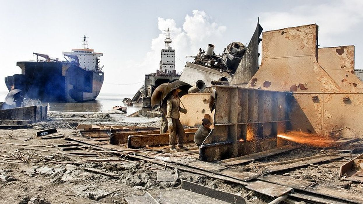 Ship-breaking workers asbestos exposure