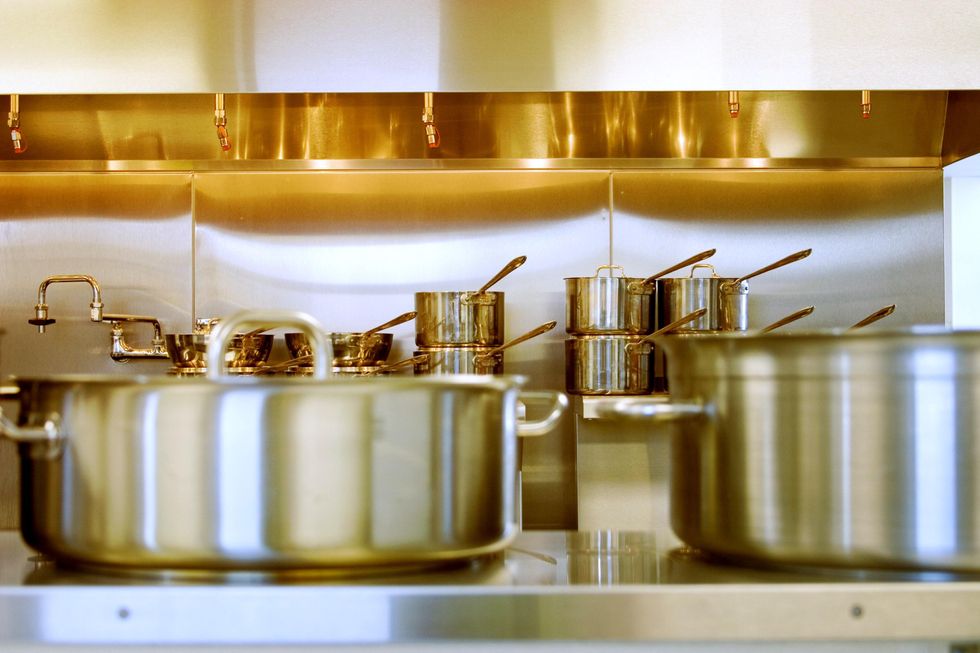 stainless steel cookwares in kitchen.